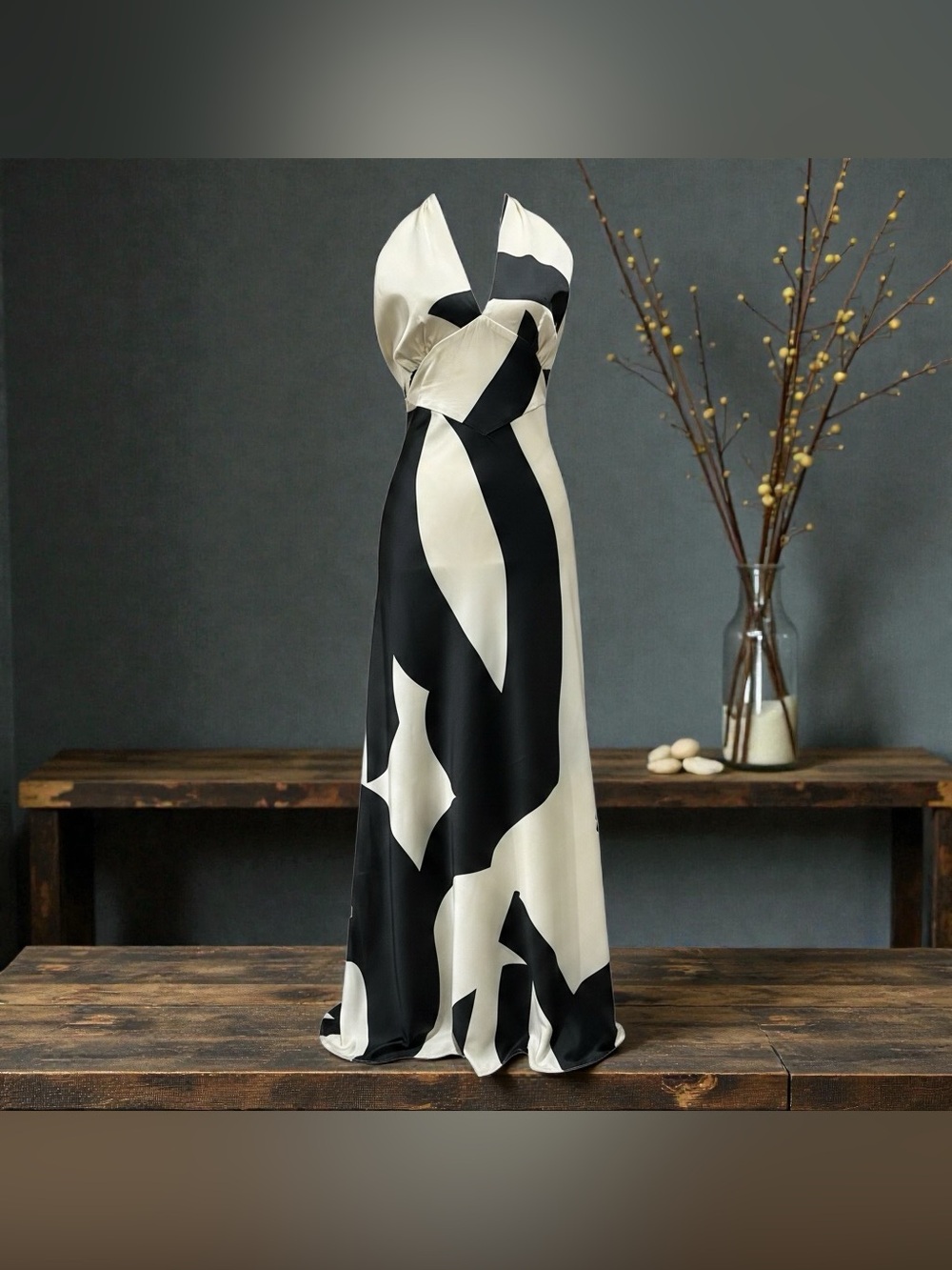 Bardot Black and Ivory Abstract Halter Maxi Dress Women’s Size 10 /XL NWT